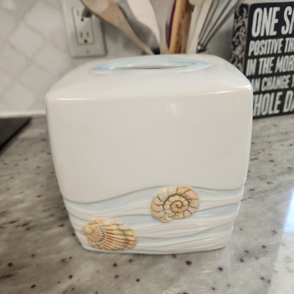 Ocean-Themed Ceramic Tissue Box Cover - Picture 4 of 6